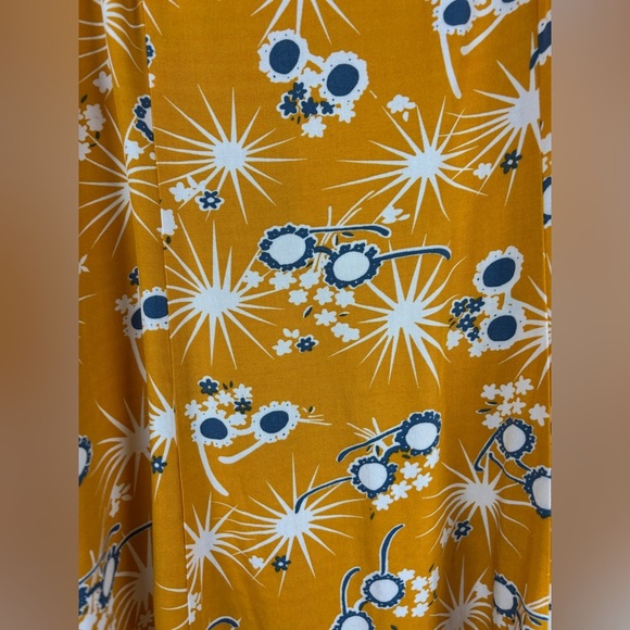 NEW ModCloth On Cloud Nineties Shift Dress S Yellow Summer V-Neck Mini 1347/48 - Picture 2 of 7
